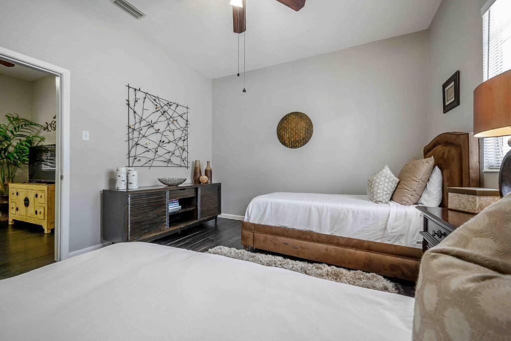 No Ho Yellow Door Bungalow Tampa Dış mekan fotoğraf