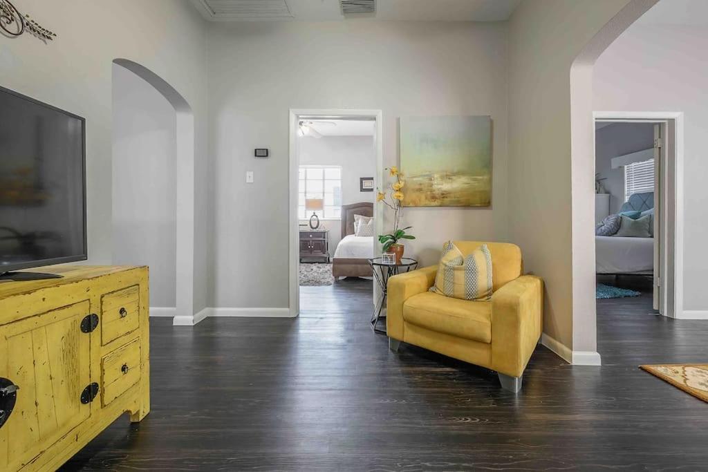 No Ho Yellow Door Bungalow Tampa Dış mekan fotoğraf