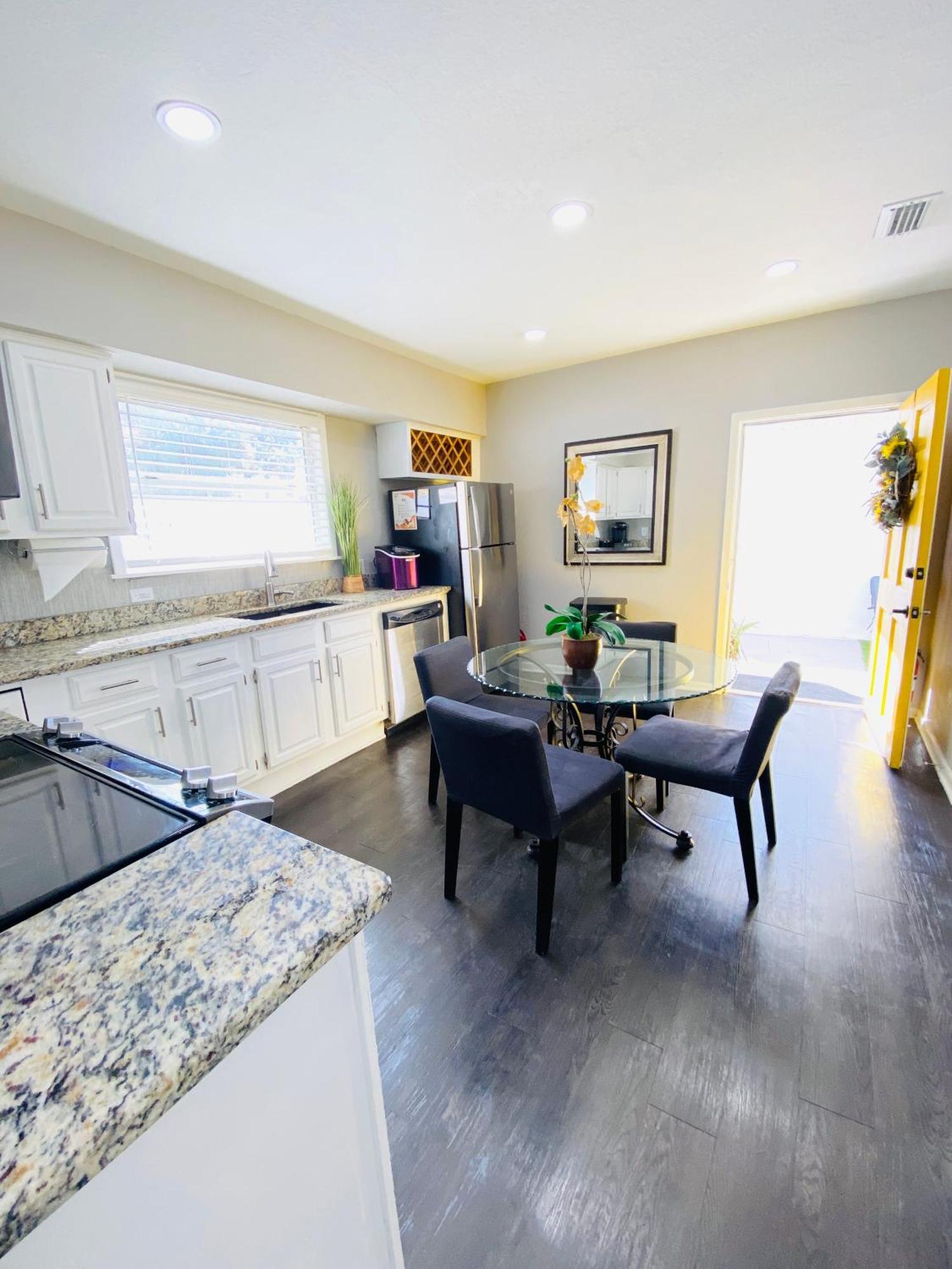 No Ho Yellow Door Bungalow Tampa Dış mekan fotoğraf